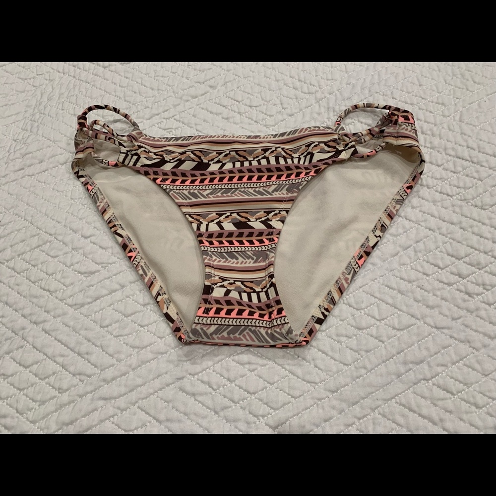 NWOT Medium Xhilaration Swim Bottom
